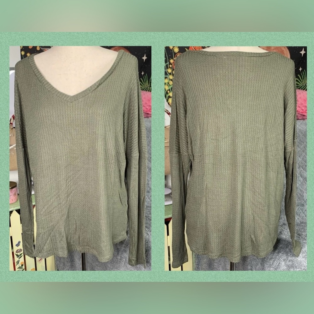 3/$20 Pink Lily Women's Green V Neck
LS Oversized Waffle Knit Shirt
Size Medium